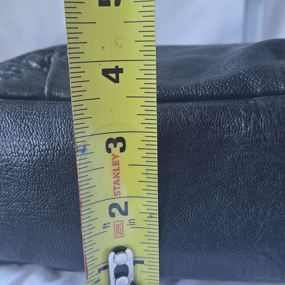 Tory Burch Black Shoulder Bag with Gold Chain - Picture 7 of 10